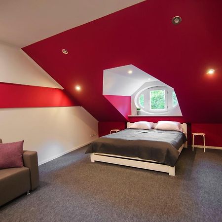 Friends Hostel Lviv Rustaveli Str Bagian luar foto
