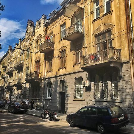 Friends Hostel Lviv Rustaveli Str Bagian luar foto
