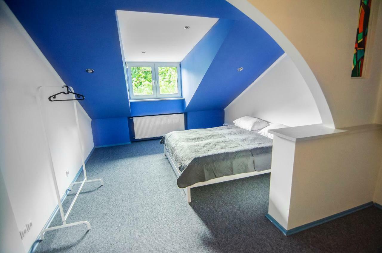 Friends Hostel Lviv Rustaveli Str Bagian luar foto