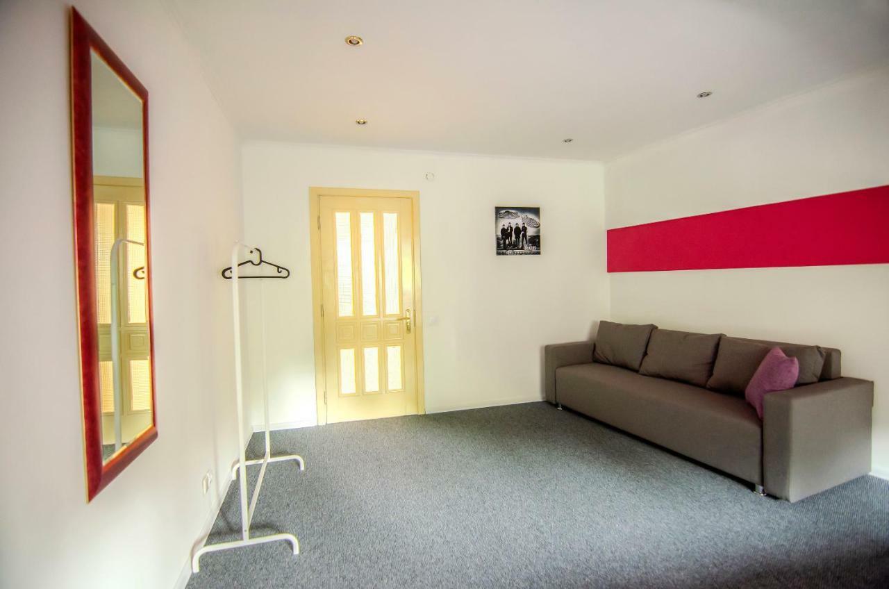 Friends Hostel Lviv Rustaveli Str Bagian luar foto