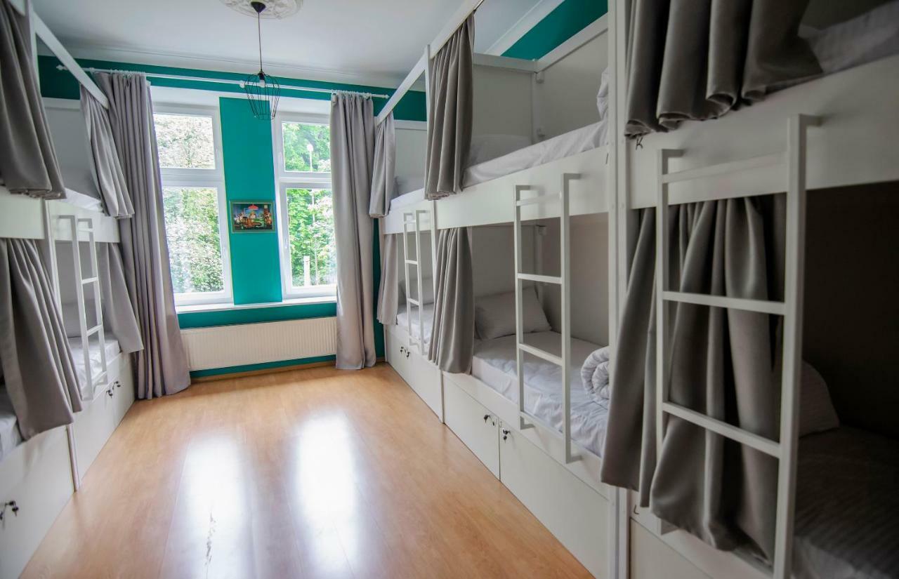 Friends Hostel Lviv Rustaveli Str Bagian luar foto