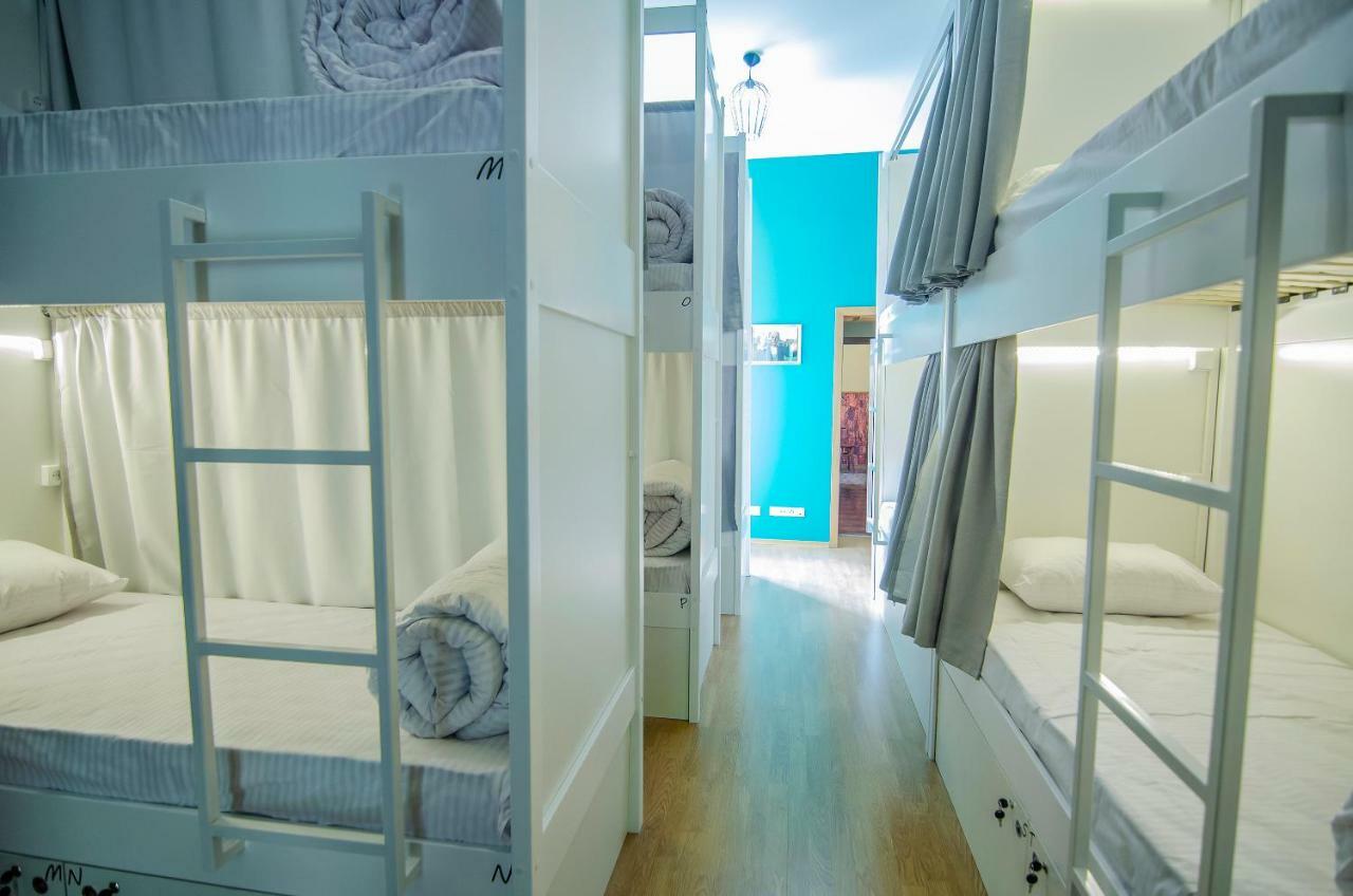 Friends Hostel Lviv Rustaveli Str Bagian luar foto