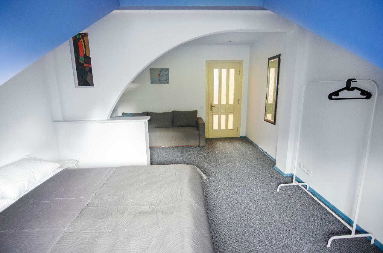 Friends Hostel Lviv Rustaveli Str Bagian luar foto